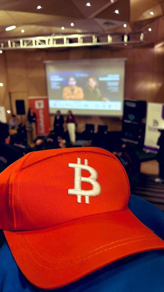 Ropa Bitcoin Bolivia — gorra naranja Bitcoin